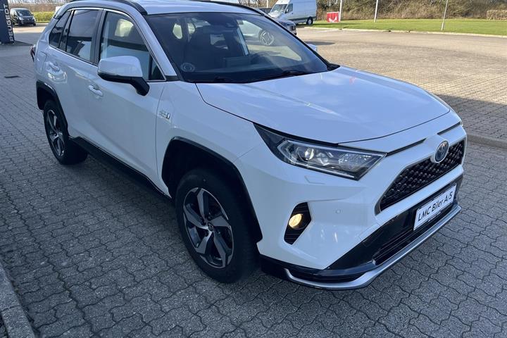 Hvid Toyota RAV4 Plug-in fra 2021