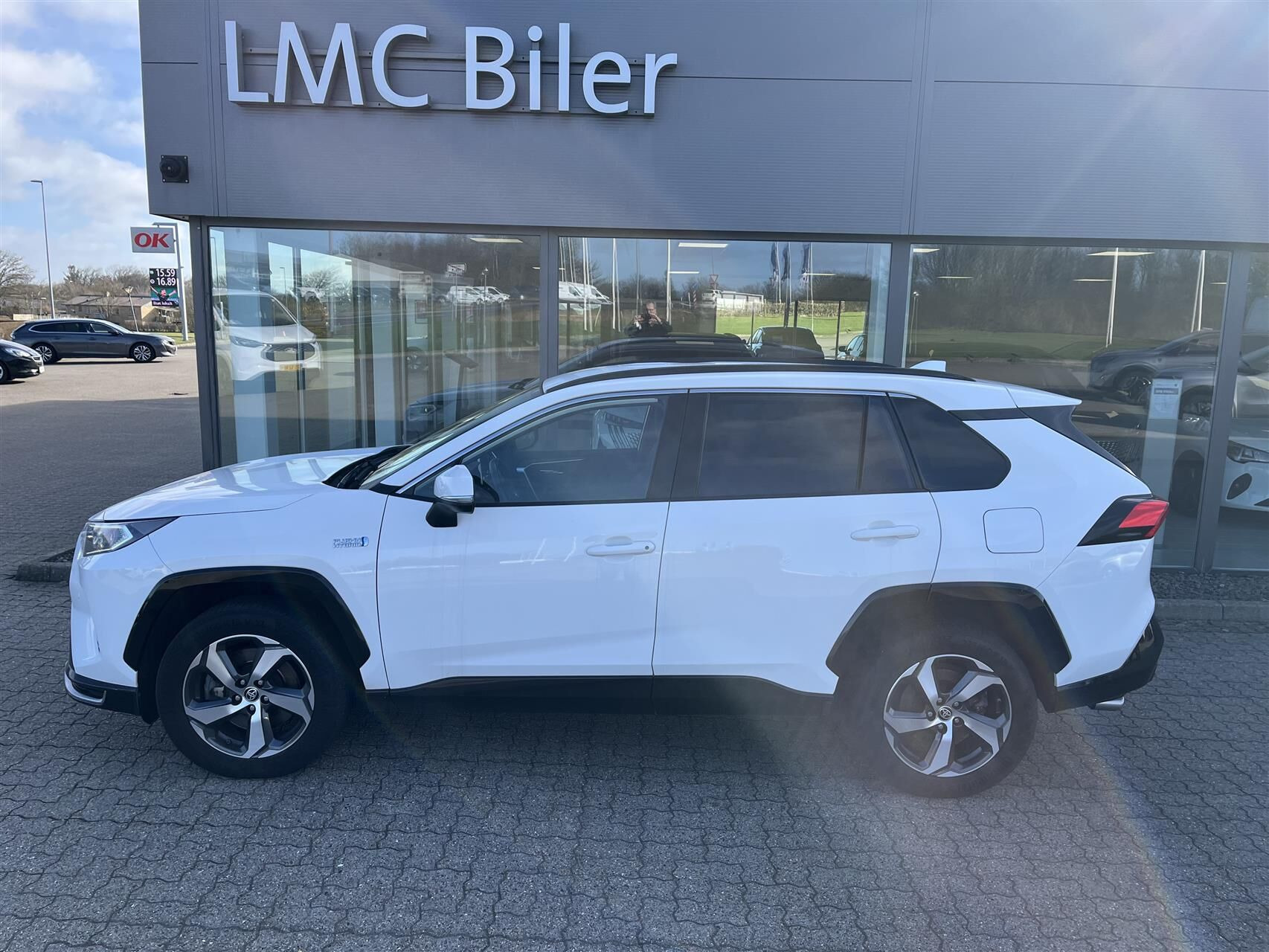 Hvid Toyota RAV4 Plug-in fra 2021