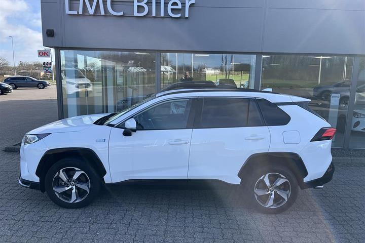 Hvid Toyota RAV4 Plug-in fra 2021