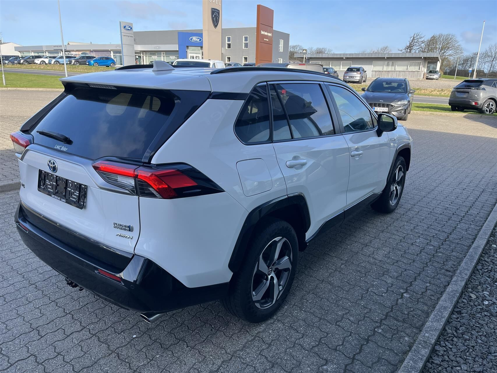 Hvid Toyota RAV4 Plug-in fra 2021