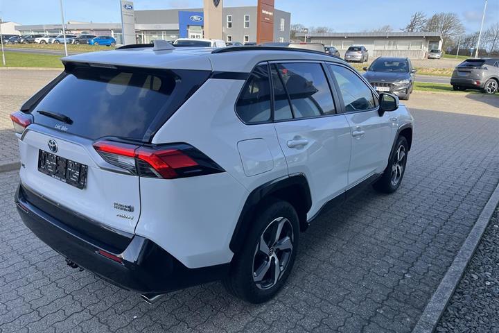 Hvid Toyota RAV4 Plug-in fra 2021