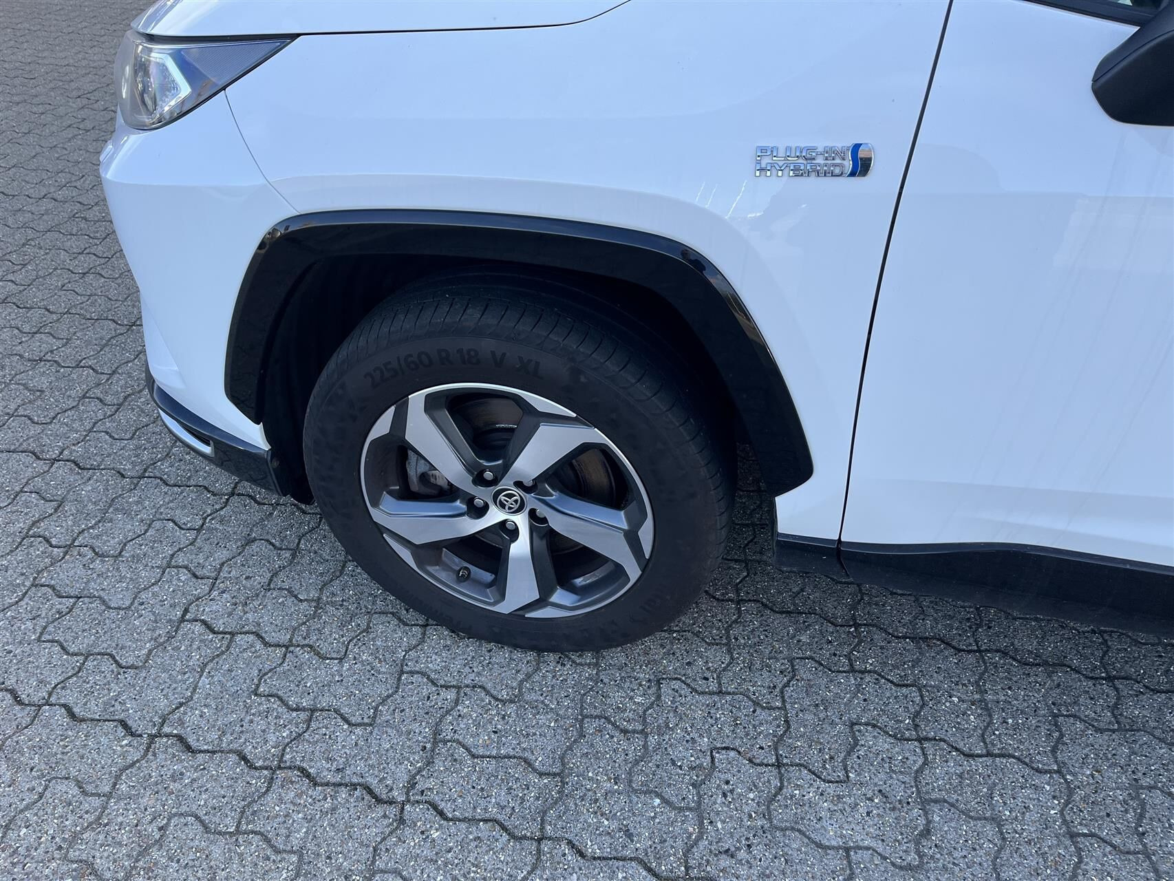 Hvid Toyota RAV4 Plug-in fra 2021