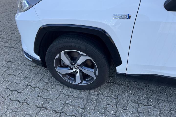 Hvid Toyota RAV4 Plug-in fra 2021