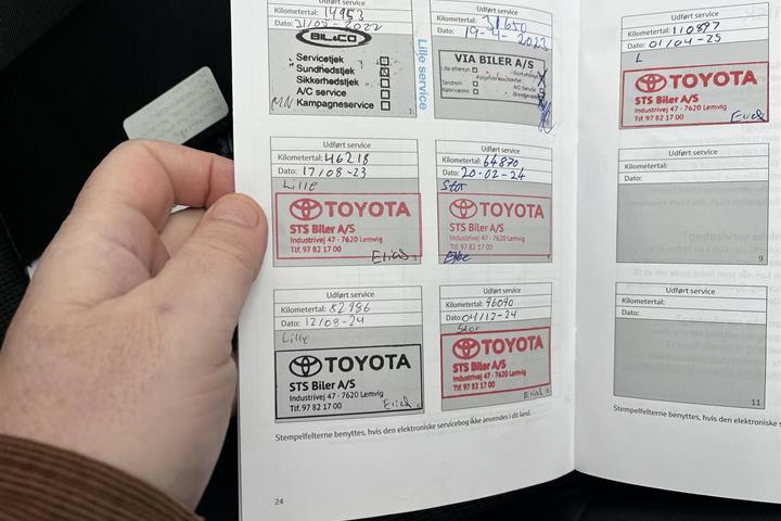 Hvid Toyota RAV4 Plug-in fra 2021