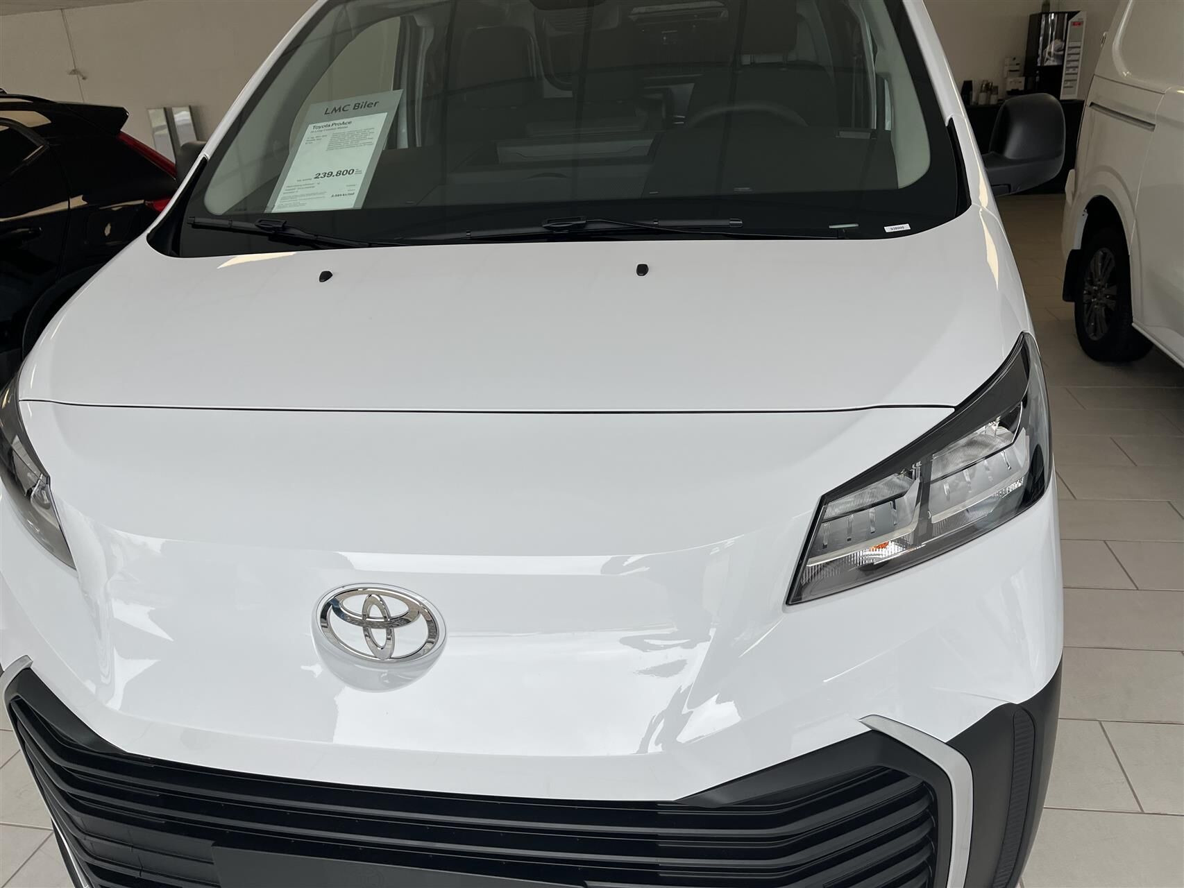 Hvid Toyota Proace Electric fra 2025