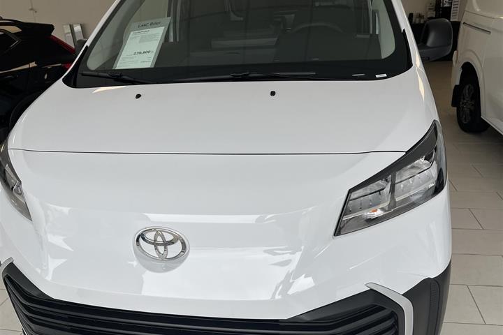 Hvid Toyota Proace Electric fra 2025