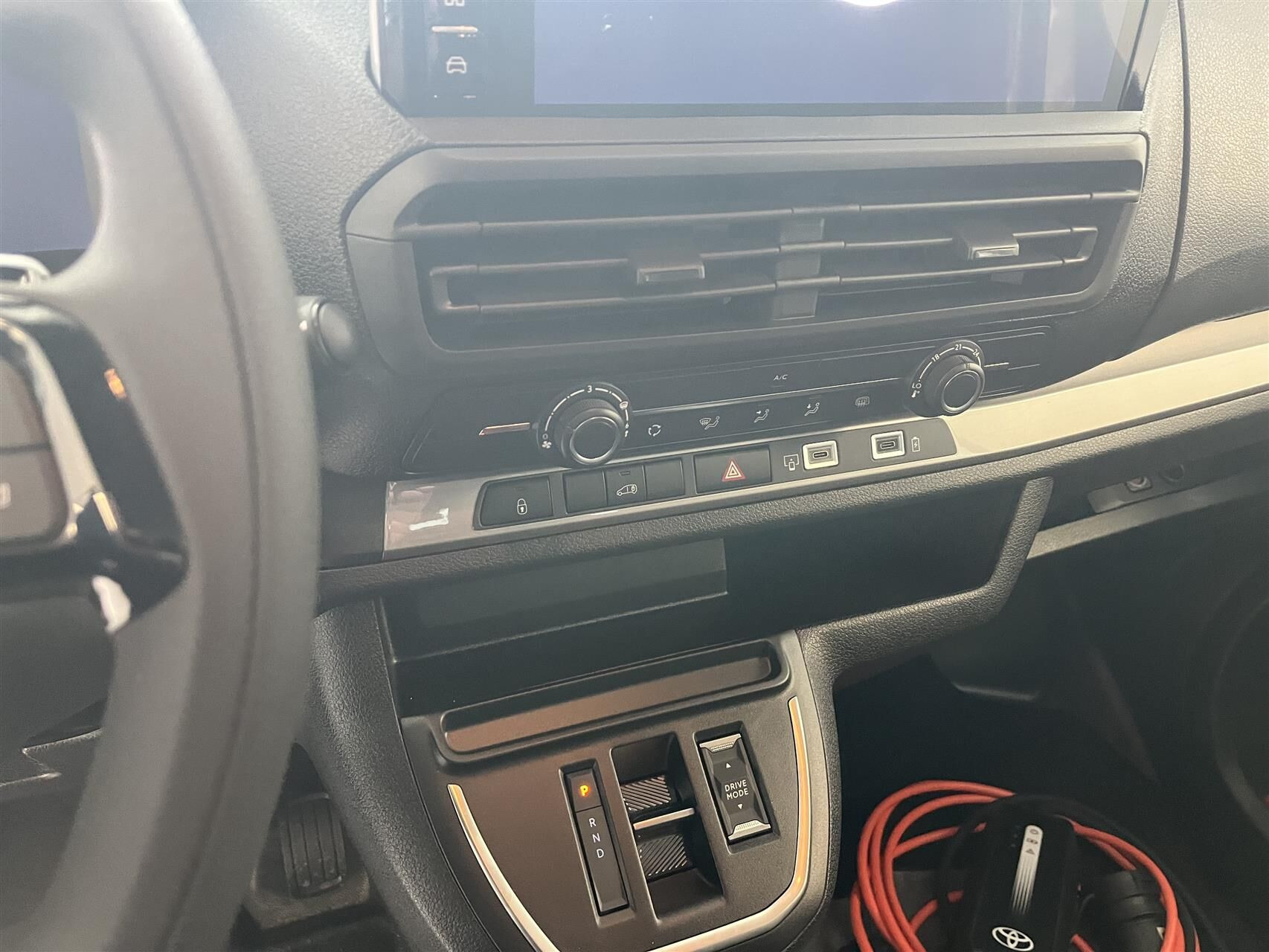 Hvid Toyota Proace Electric fra 2025