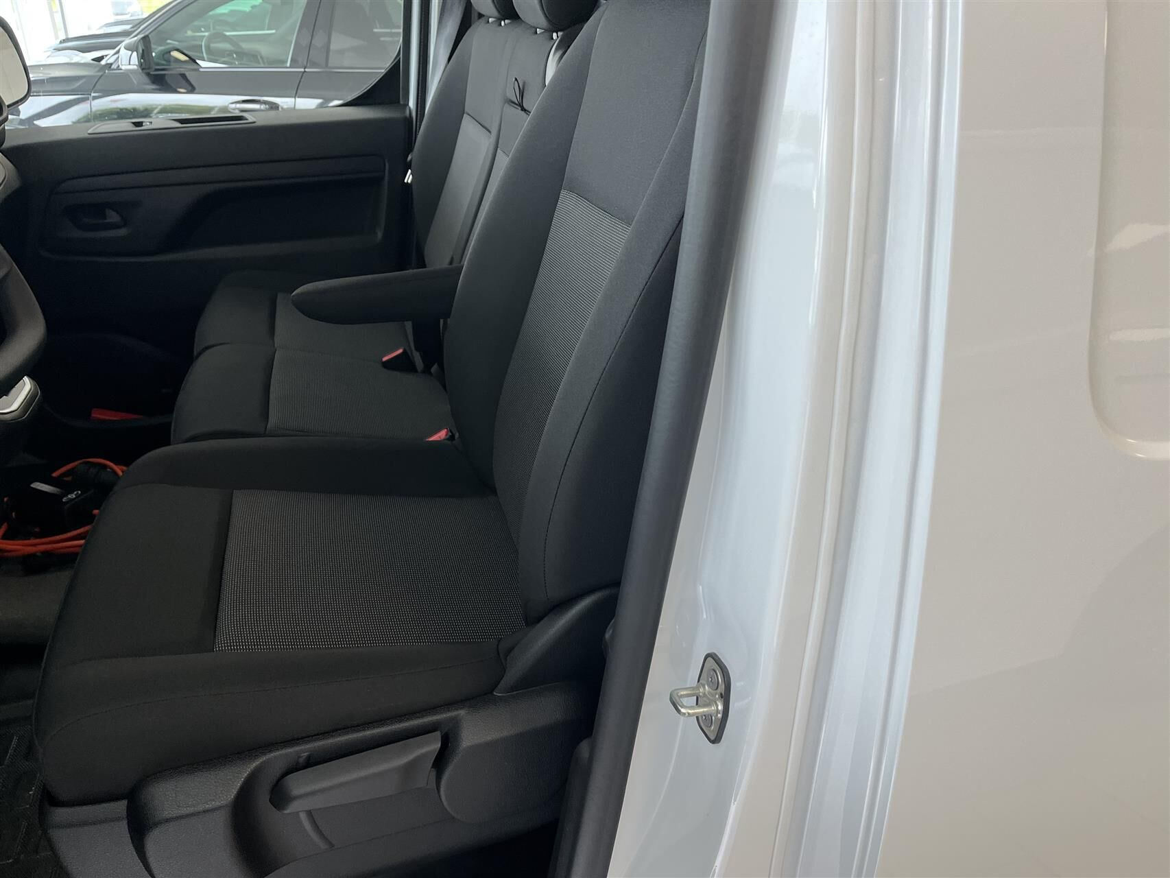 Hvid Toyota Proace Electric fra 2025