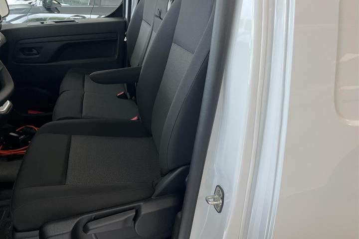 Hvid Toyota Proace Electric fra 2025