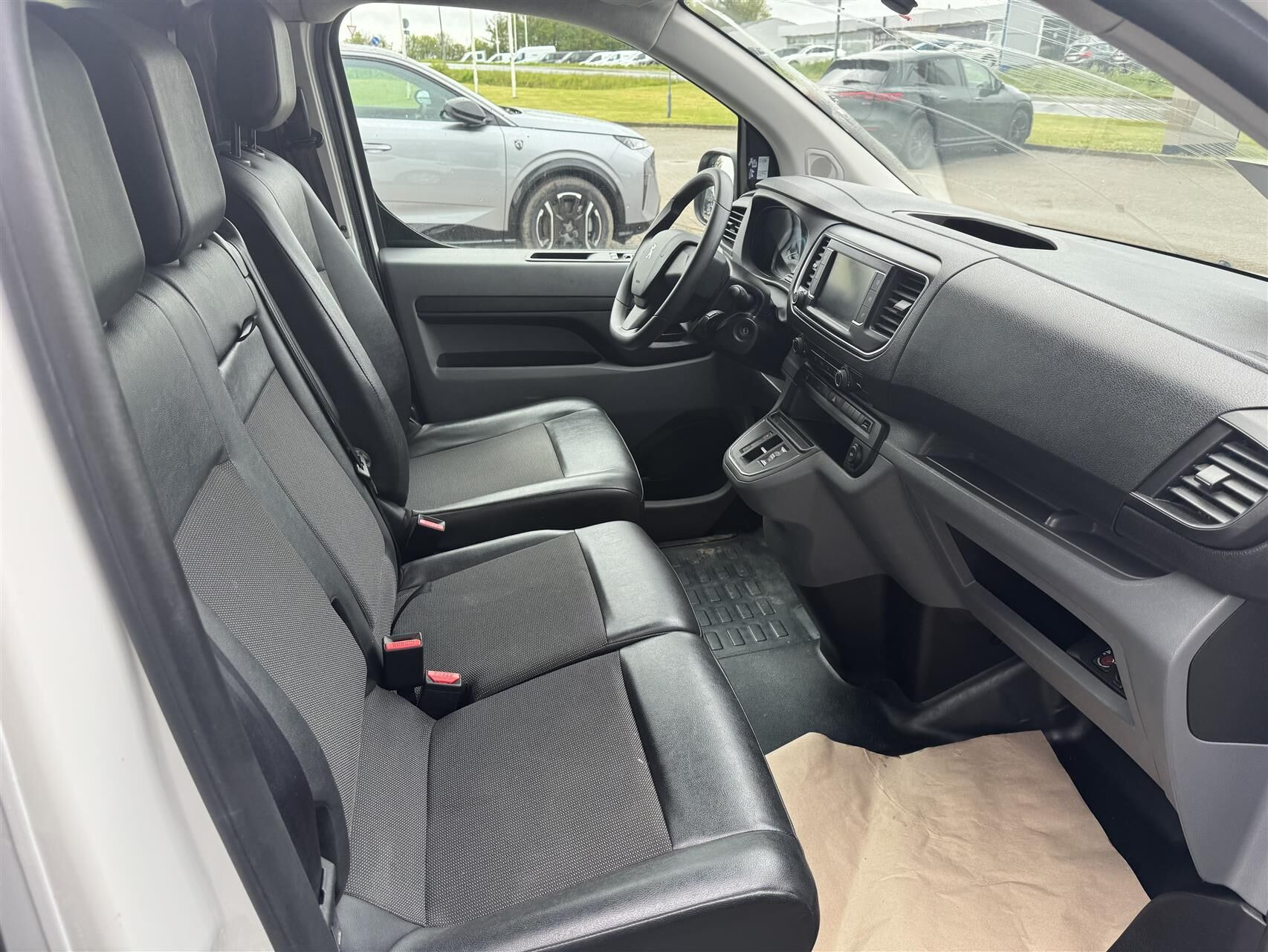 Hvid Peugeot e-Expert fra 2021