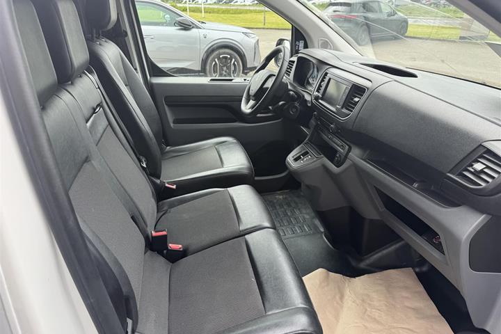 Hvid Peugeot e-Expert fra 2021