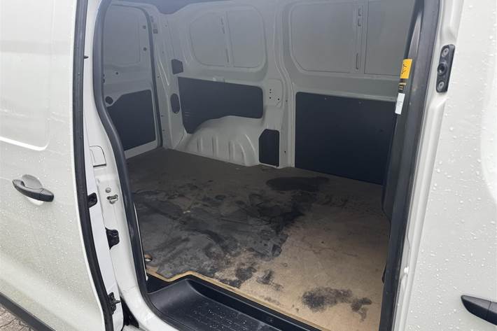 Hvid Peugeot e-Expert fra 2021