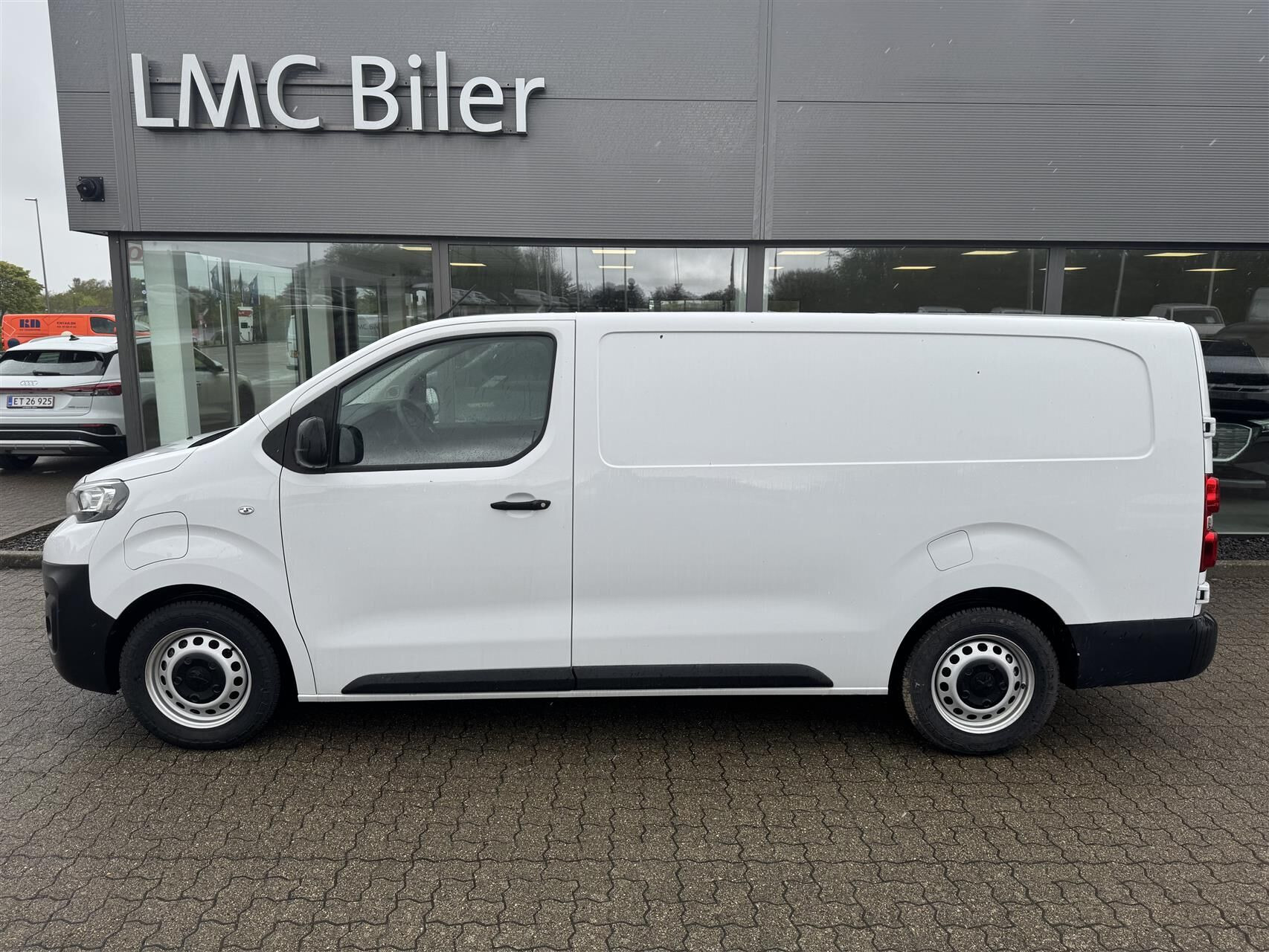 Hvid Peugeot e-Expert fra 2025