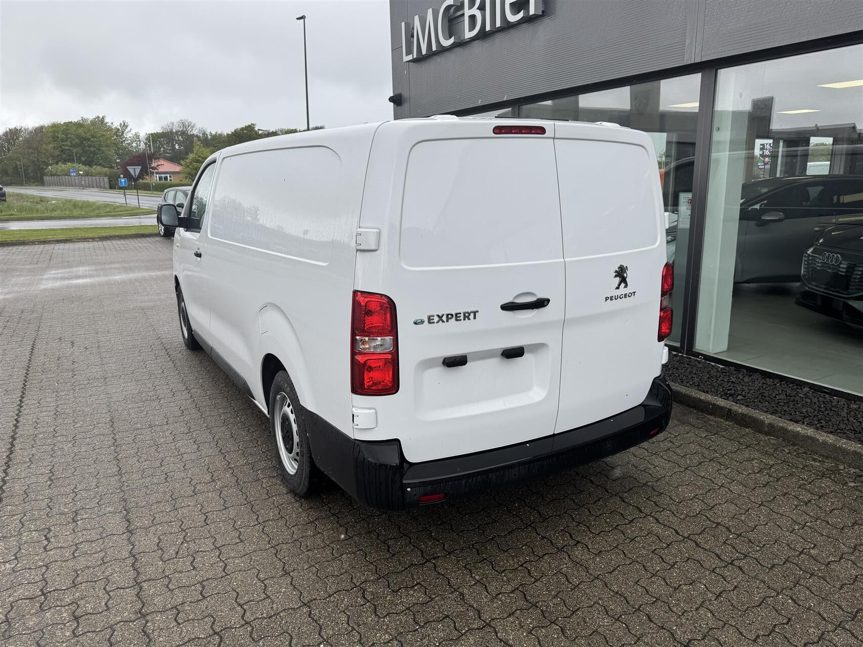 Hvid Peugeot e-Expert fra 2025