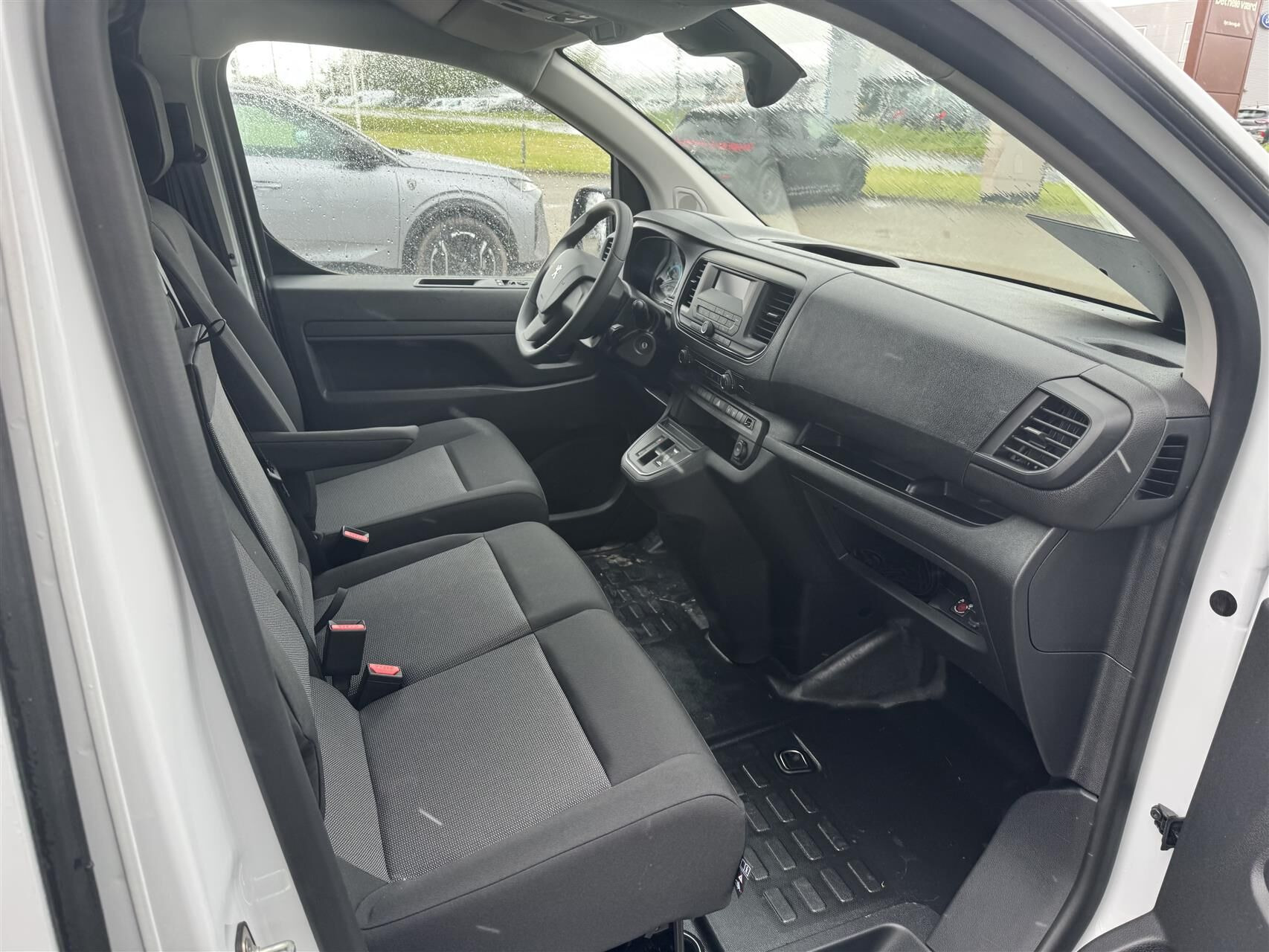 Hvid Peugeot e-Expert fra 2025