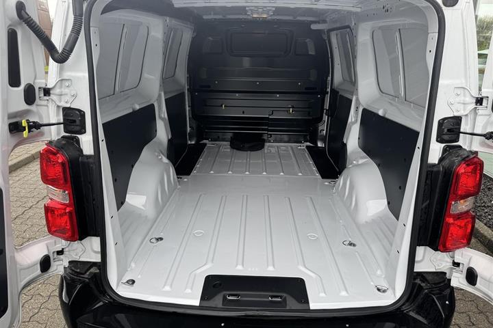 Hvid Peugeot e-Expert fra 2025