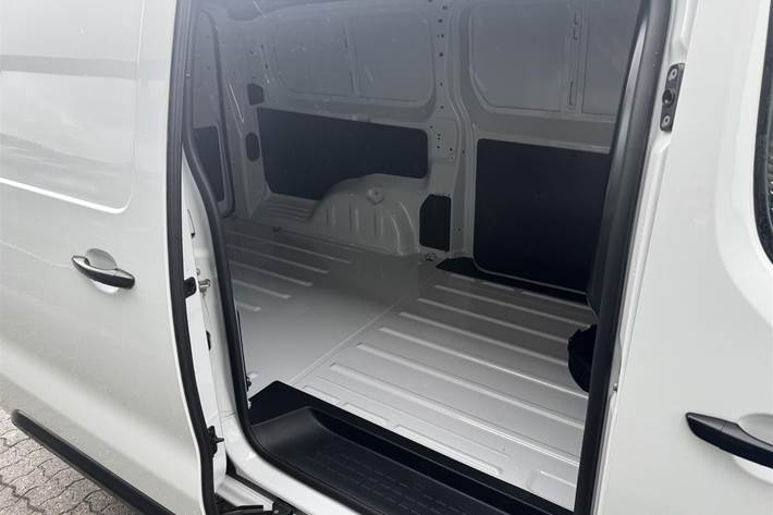 Hvid Peugeot e-Expert fra 2025