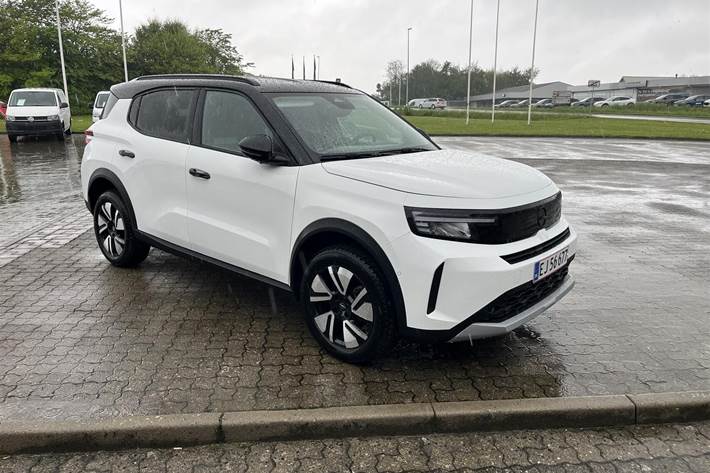 Hvid Opel Frontera fra 2025