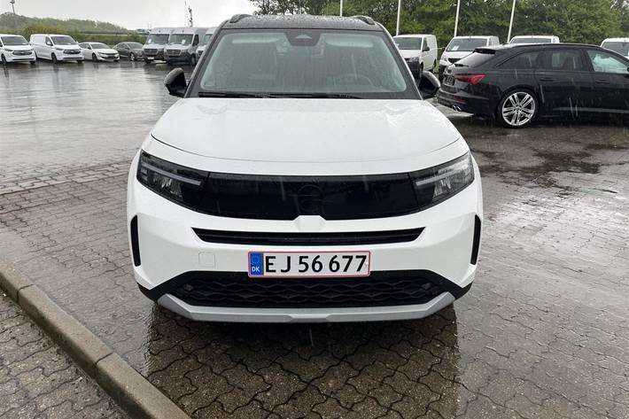 Hvid Opel Frontera fra 2025