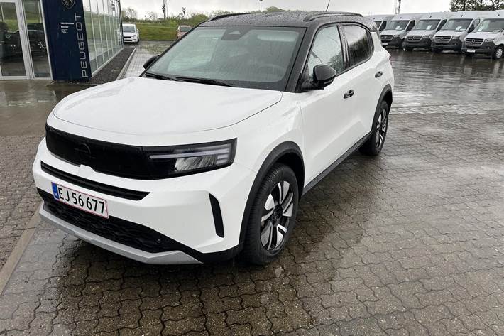 Hvid Opel Frontera fra 2025