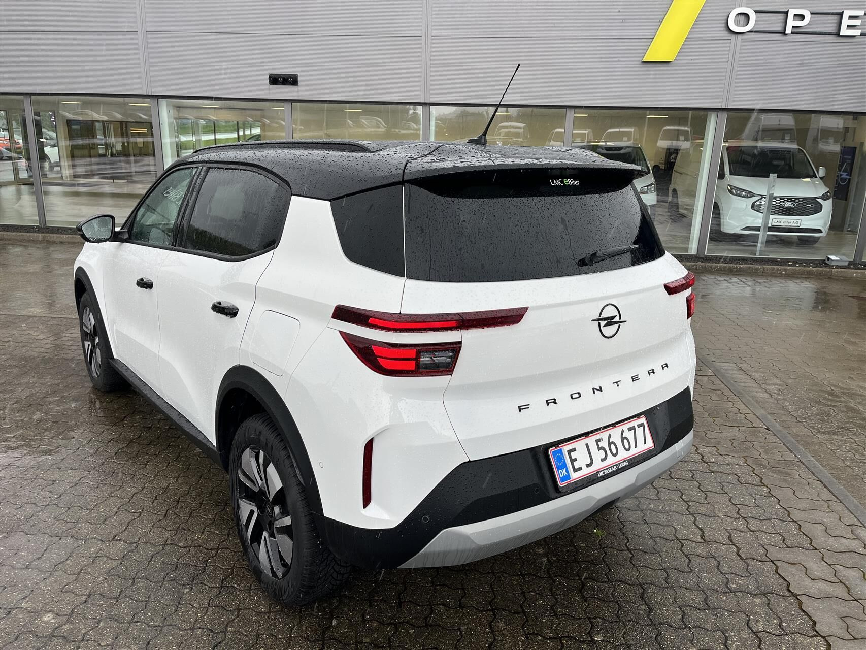 Hvid Opel Frontera fra 2025