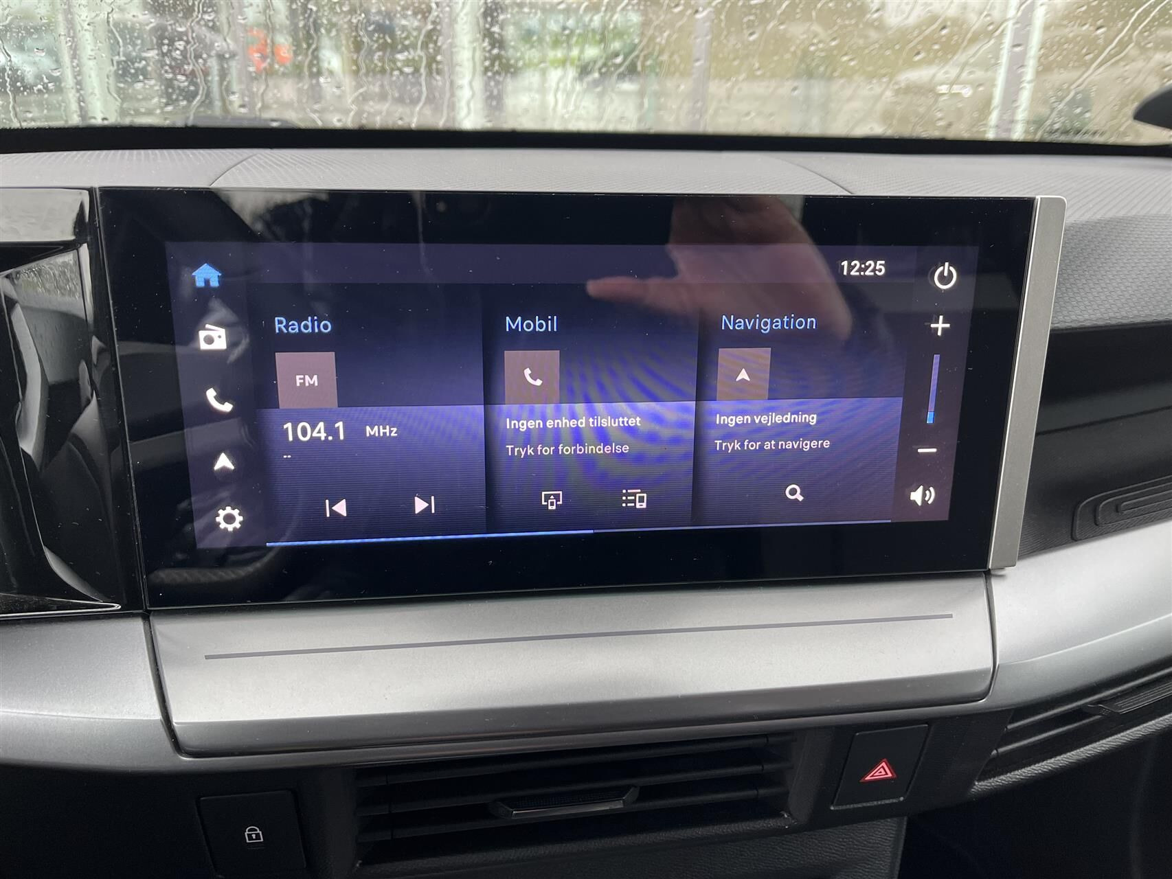 Hvid Opel Frontera fra 2025
