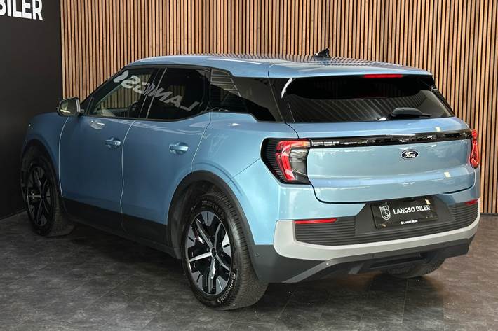 Blå Ford Explorer fra 2025
