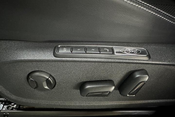 Blå Ford Explorer fra 2025