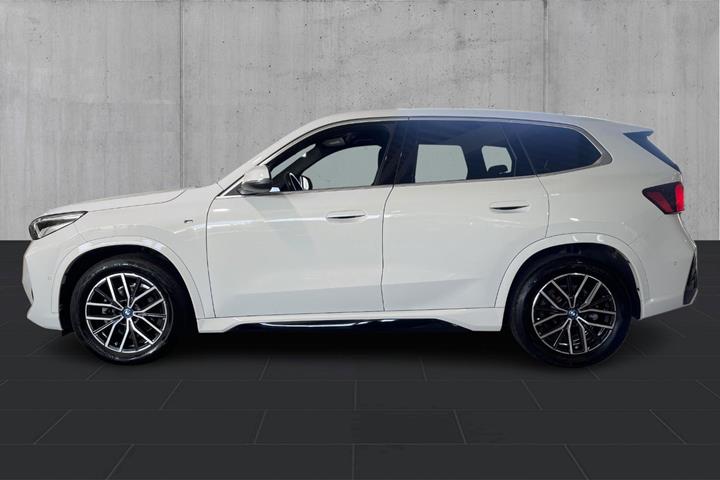 Hvid BMW iX1 fra 2024