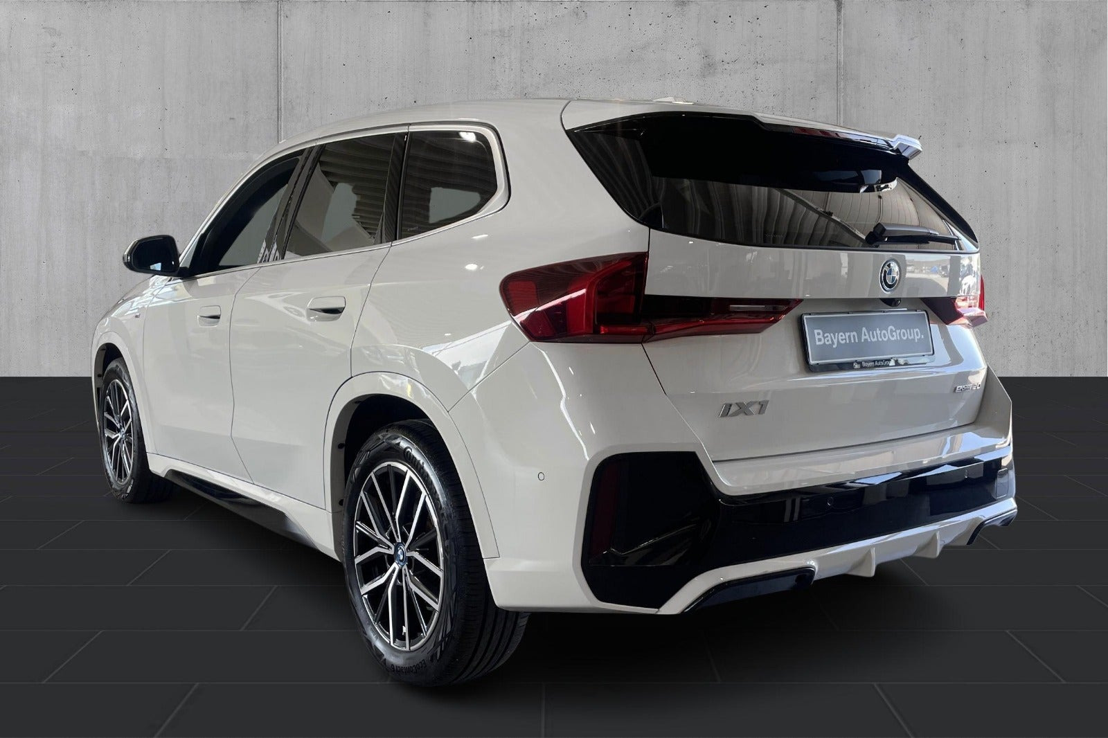 Hvid BMW iX1 fra 2024