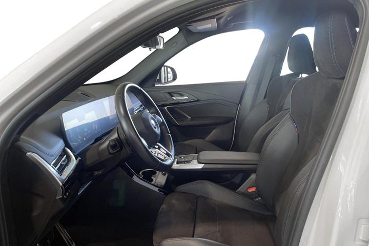 Hvid BMW iX1 fra 2024