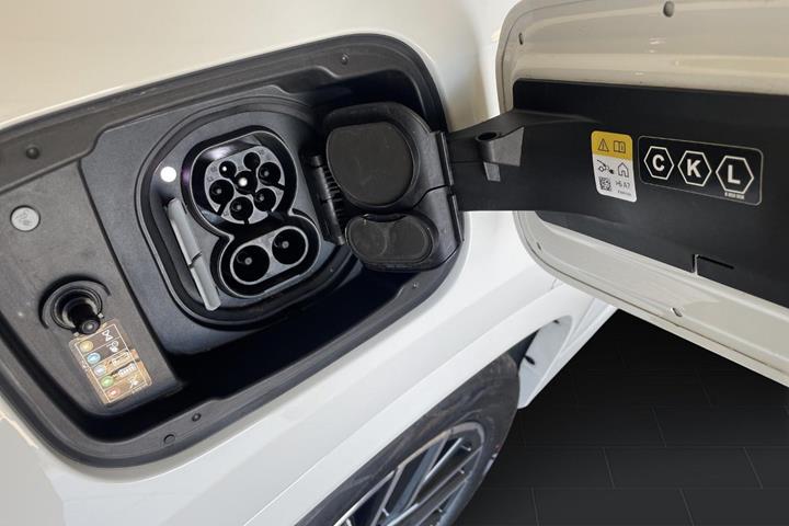 Hvid BMW iX1 fra 2024