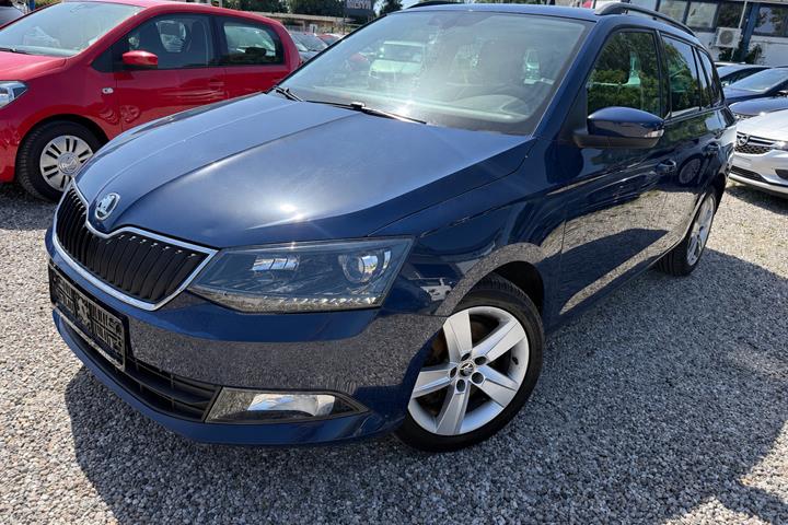 Blå Skoda Fabia fra 2017 set udefra