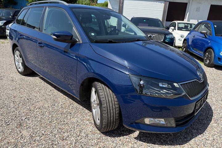 Blå Skoda Fabia fra 2017