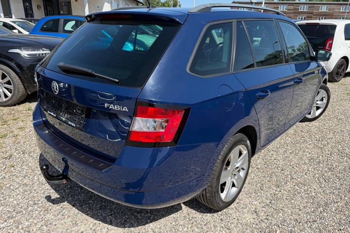 Blå Skoda Fabia fra 2017