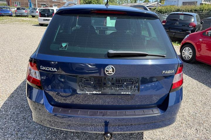 Blå Skoda Fabia fra 2017