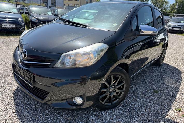 Sort Toyota Yaris fra 2014