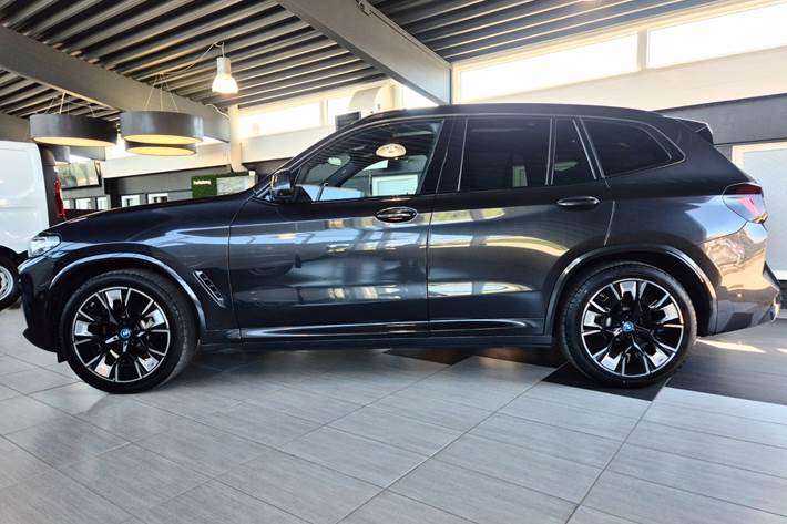 Sort BMW iX3 fra 2023