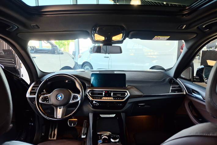 Sort BMW iX3 fra 2023