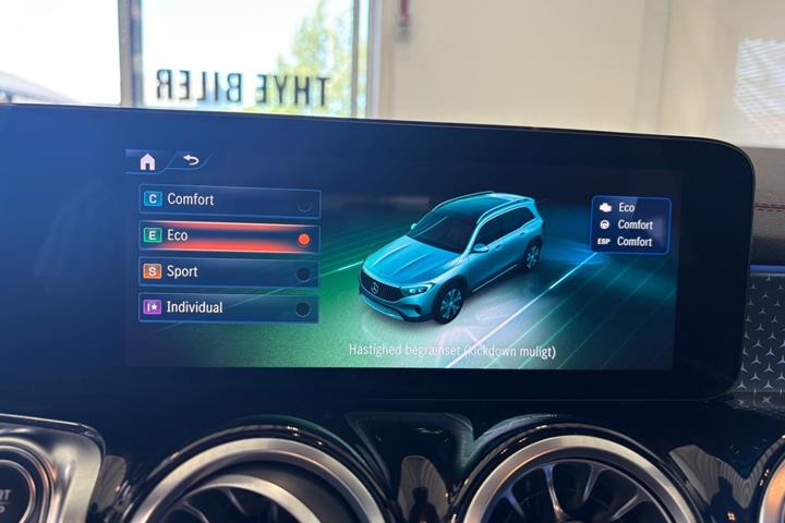 Sort Mercedes EQB250+ fra 2024