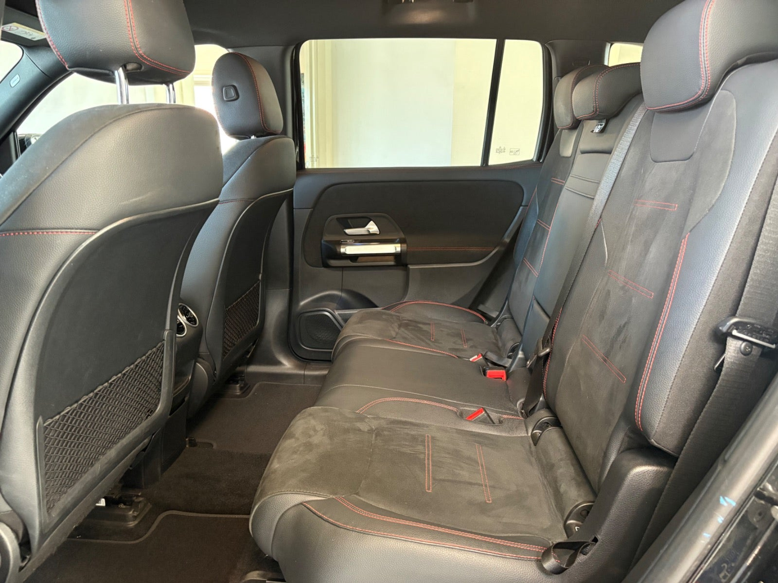Sort Mercedes EQB250+ fra 2024