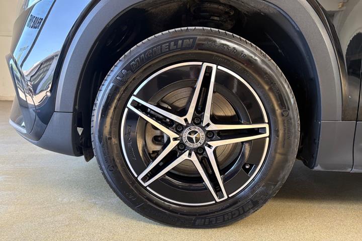 Sort Mercedes EQB250+ fra 2024