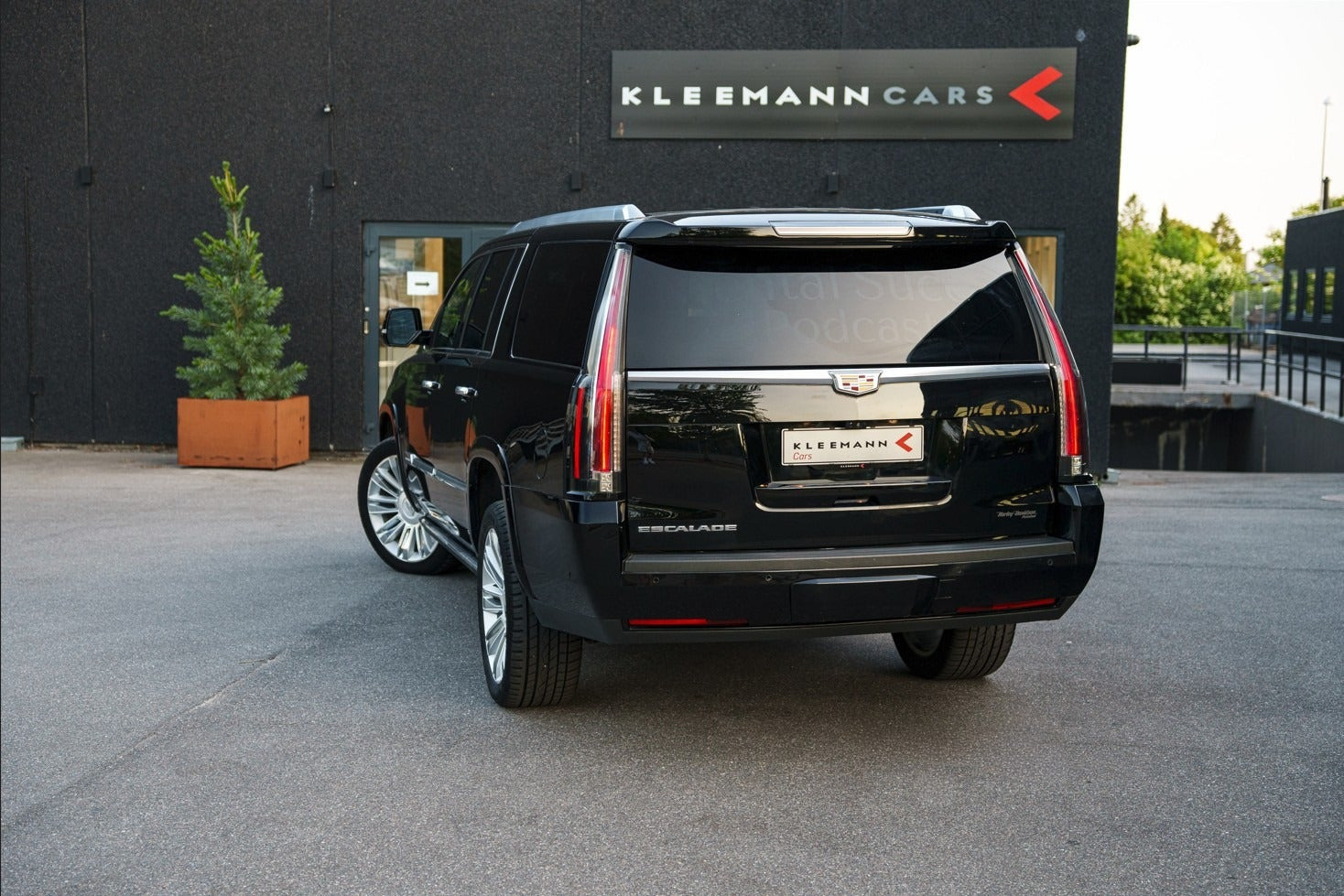 Sort Cadillac Escalade fra 2018