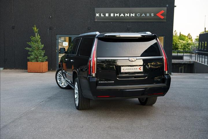 Sort Cadillac Escalade fra 2018
