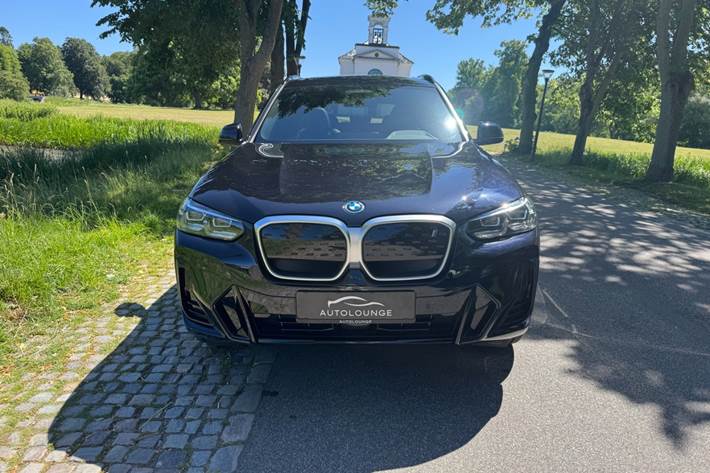 Sort BMW iX3 fra 2025