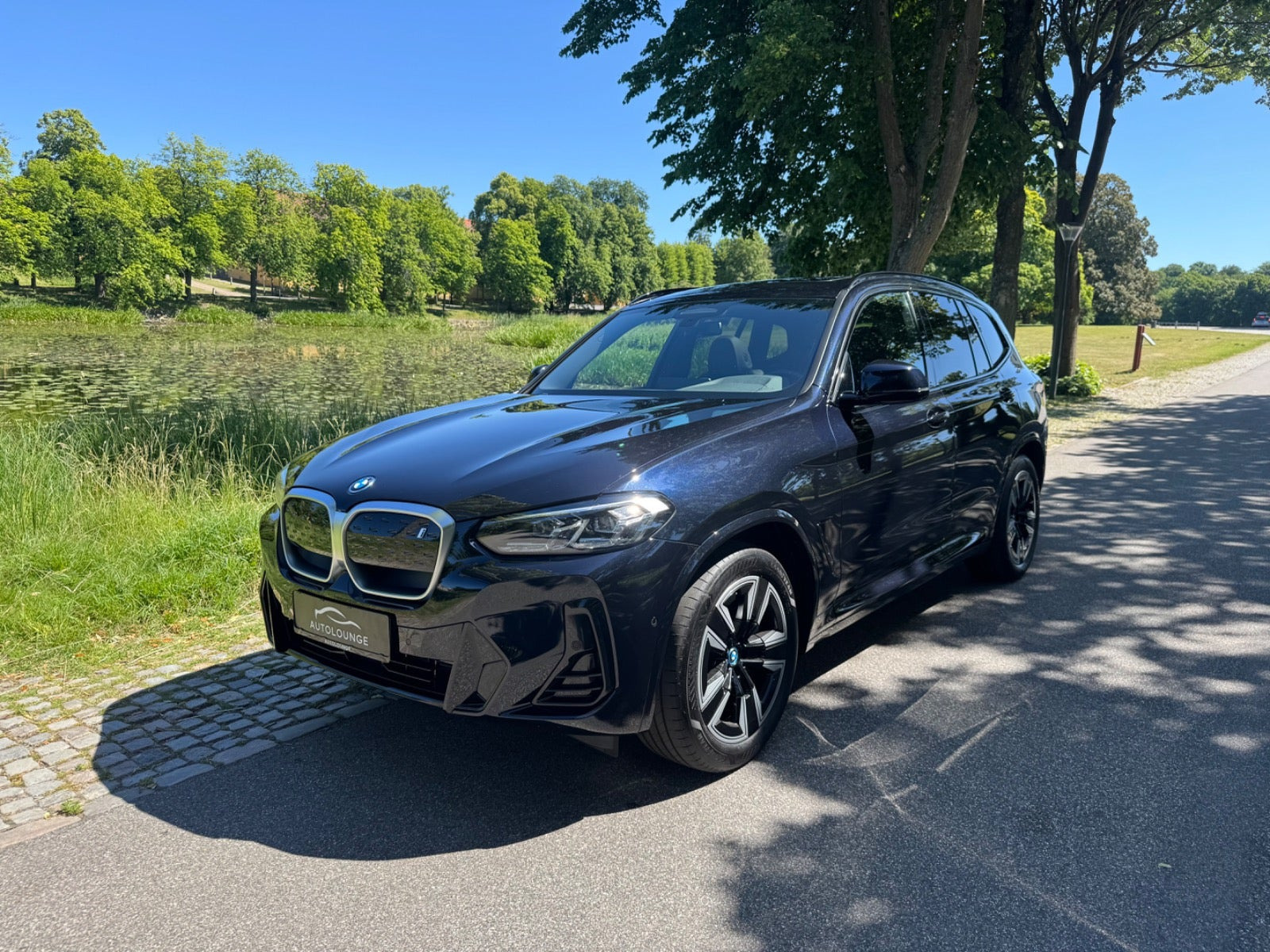 Sort BMW iX3 fra 2025