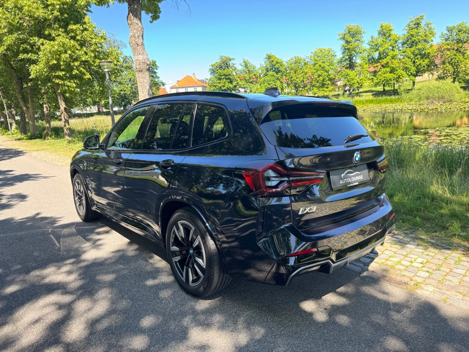 Sort BMW iX3 fra 2025