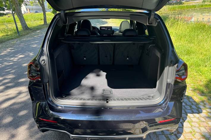 Sort BMW iX3 fra 2025