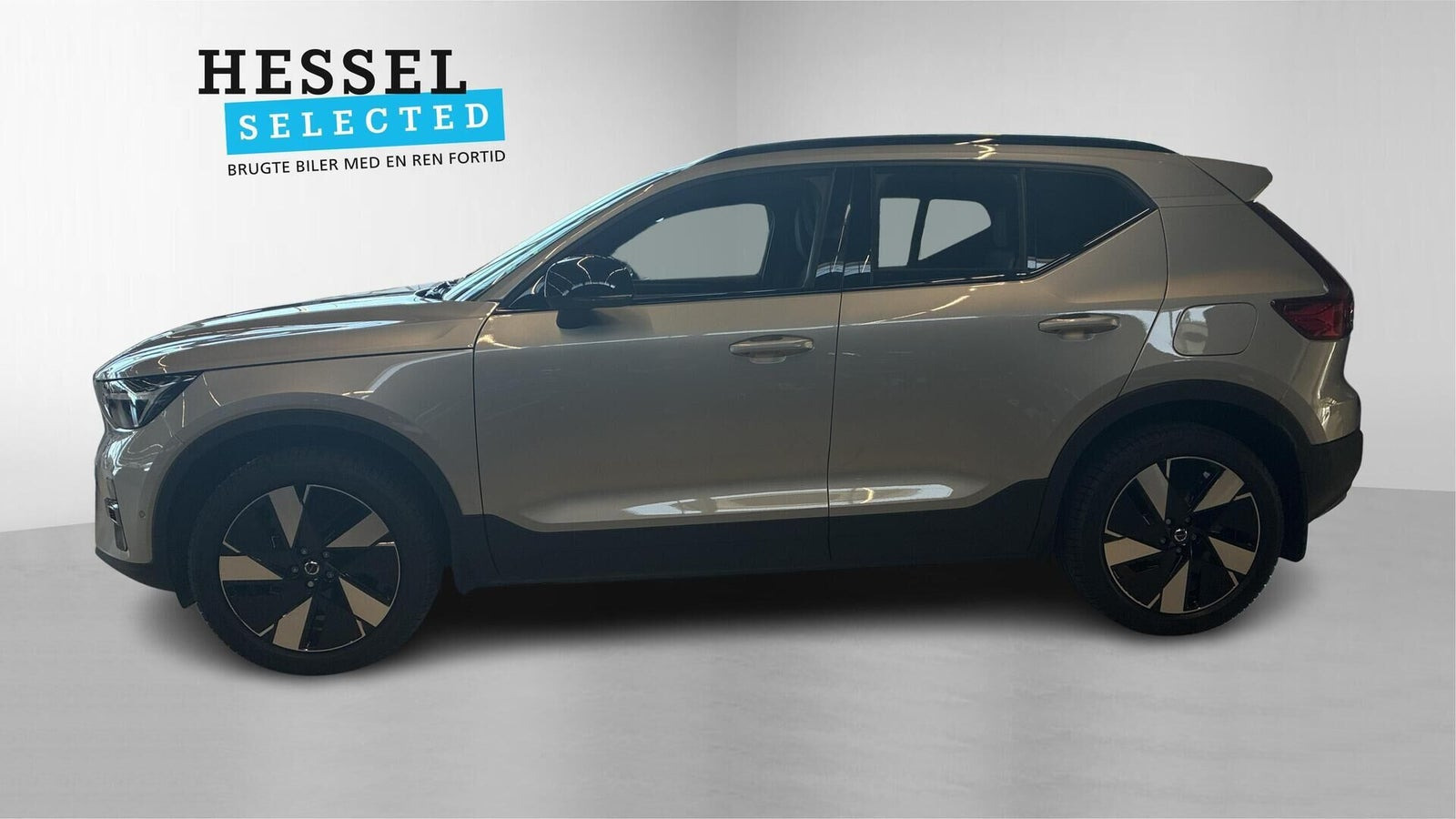 Sølv Volvo EX40 fra 2025