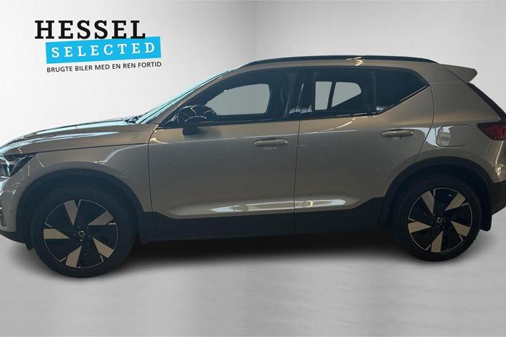 Sølv Volvo EX40 fra 2025